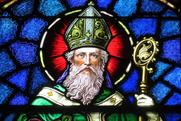Saint_Patrick_Catholic_Church_(Junction_City,_Ohio)_-_stained_glass,_Saint_Patrick_-_detail